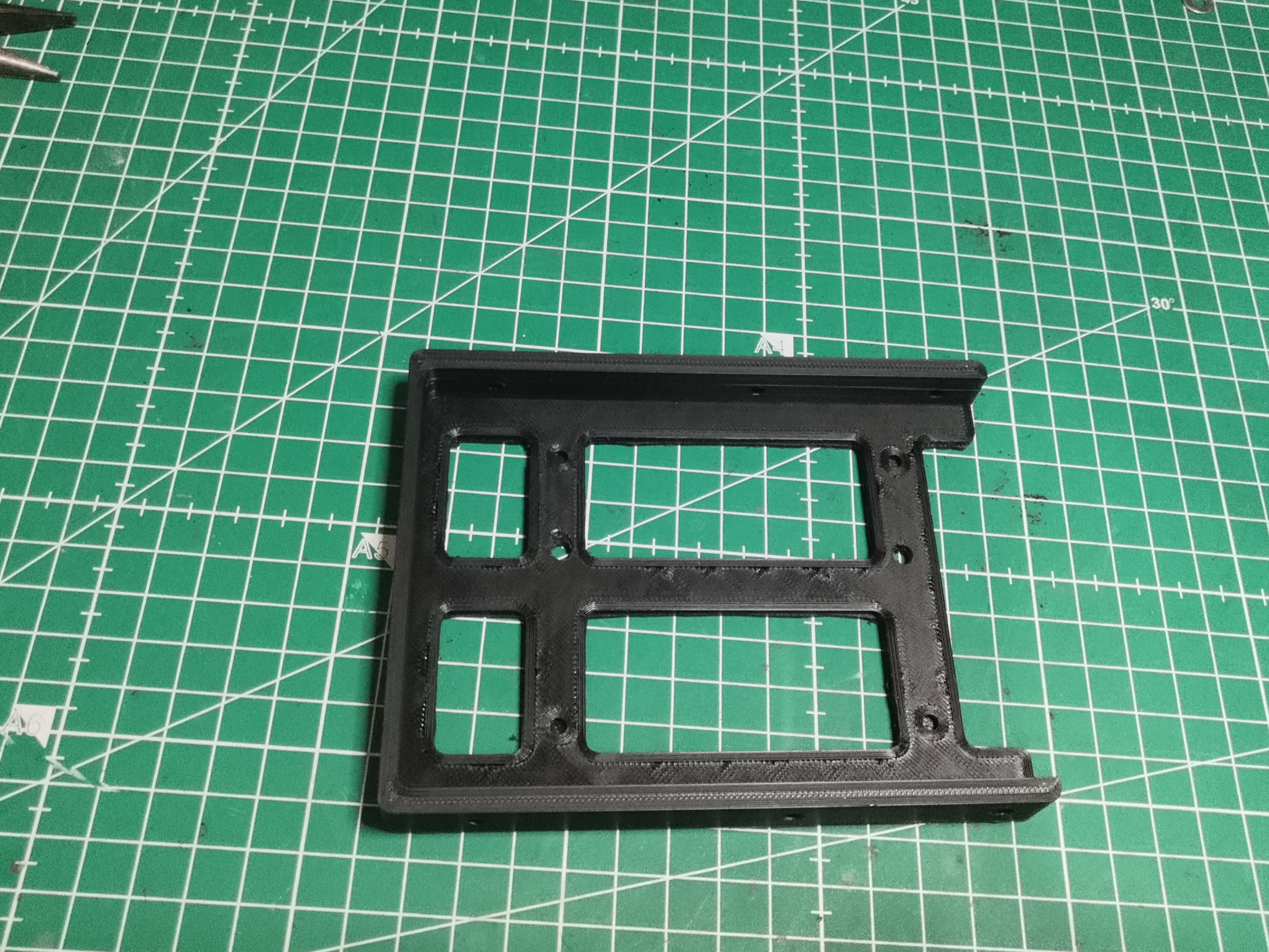 Caddy imprimé en PLA noir — vue du dessus